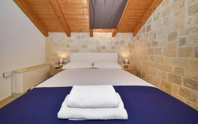 Authentic Stone House Stela & Lea