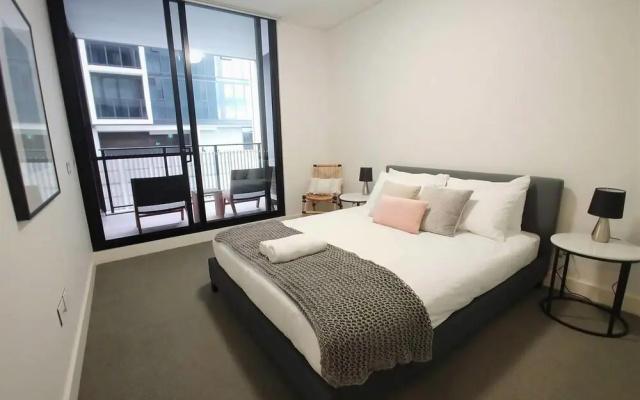 Luxury 1 Bedroom 1 Study With 1 Parking