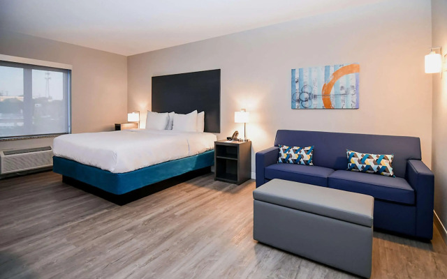 Comfort Suites Cincinnati University - Downtown