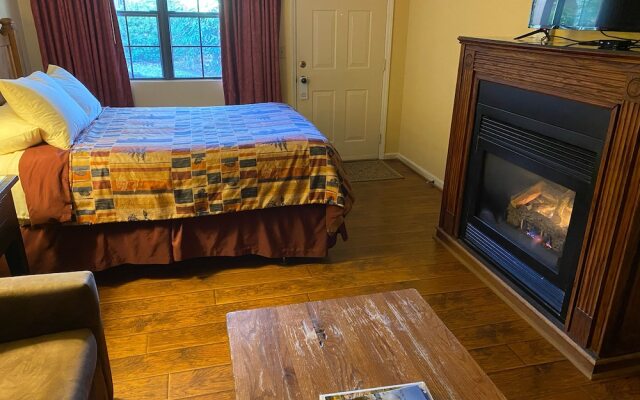 Jonathan Creek Inn and Villas