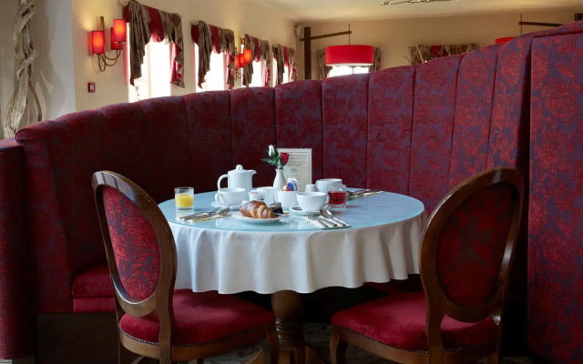 Best Western Plus Pastures Hotel