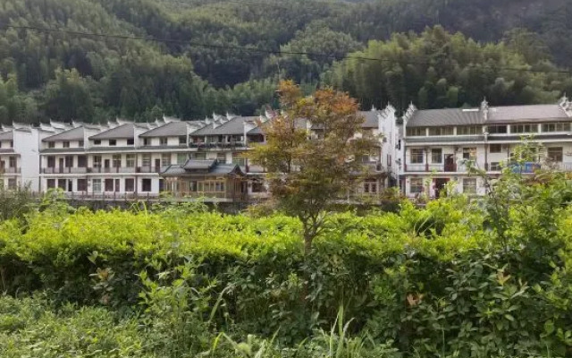 Guju Famous Hotel