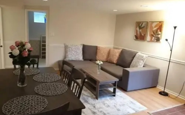 Happy, Cozy, Fun, Loving suite in West Vancouver