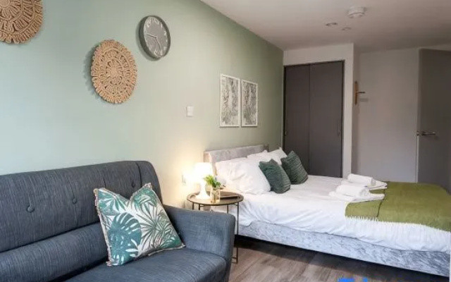 Modern Liverpool Flat | Contractors & Work Trips %