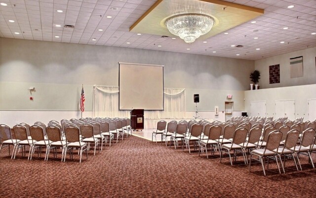 Comfort Inn & Suites At I-74 And 155