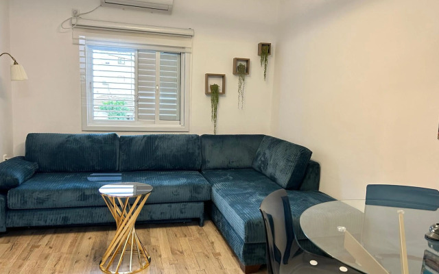 2 Bedrooms Apartment " Marcheliz " in Bat-yam