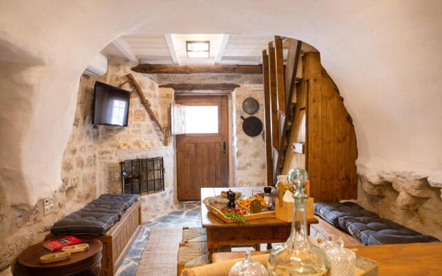 Dandy Villas Tower House Built in 17th Century Pool