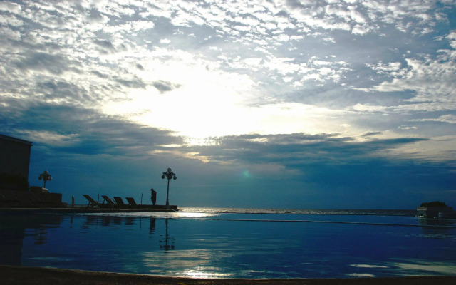 Sea View - Ocean Front Only