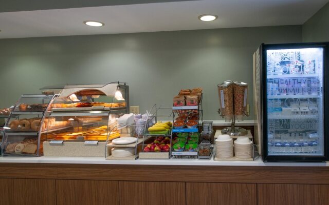 Holiday Inn Express Newport North - Middletown by IHG