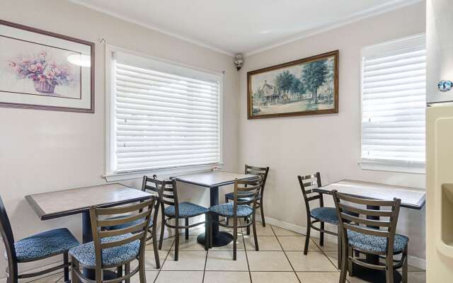 Econo Lodge Sturbridge Route 20