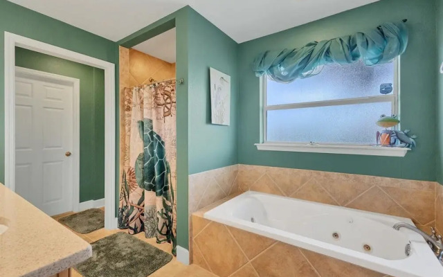 15736 Lakeland Circle