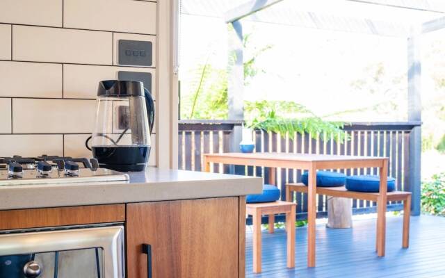 3 Bedroom Entertainer with Bungalow Next To Beach