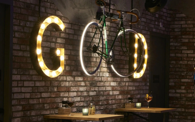 Moxy Amsterdam Schiphol Airport