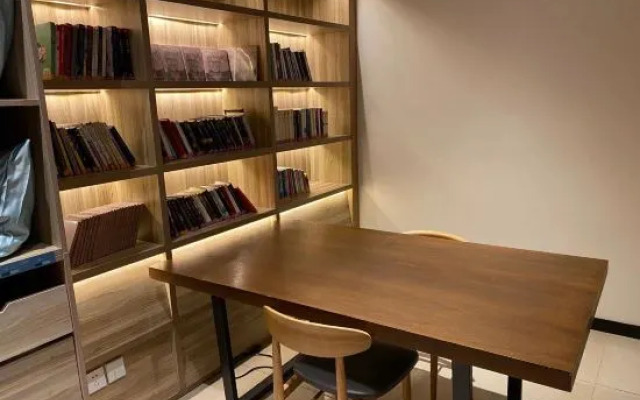 HanTing Hotel (Zhengzhou Zhongyuan Aquatic Products Logistics Port)