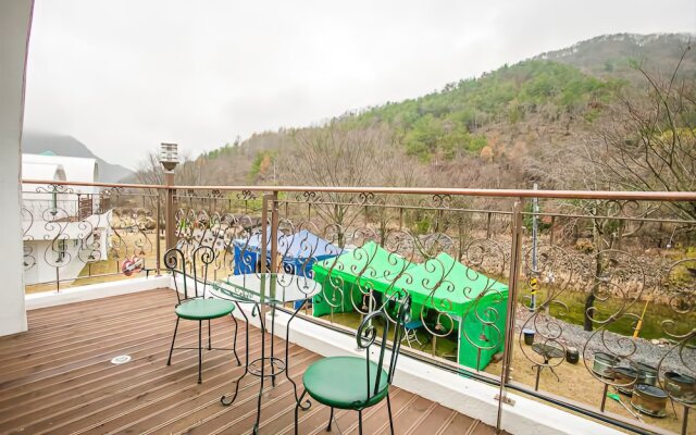 Geumsan Forest White Castle Pension