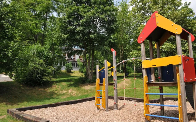 Cozy, Carefully Furnished Bungalow near Maas