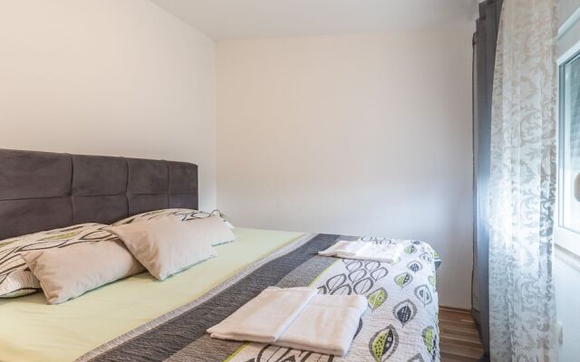 Waterfront Apartment in Vir With Balcony and Barbecue