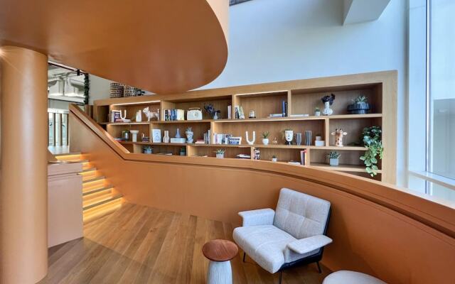 Modern Boho 1BR Sleeps4 Balcony Pool Gym Dxbhills