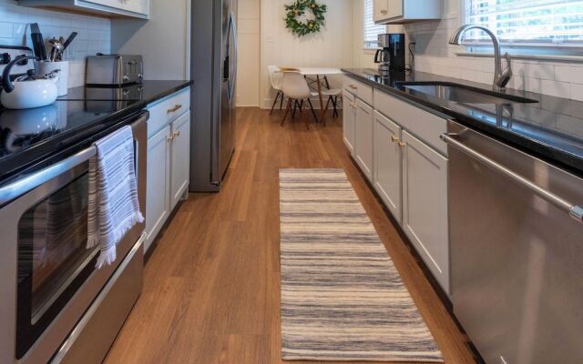 4 BR Sleeps 10 Near UGA & Downtown