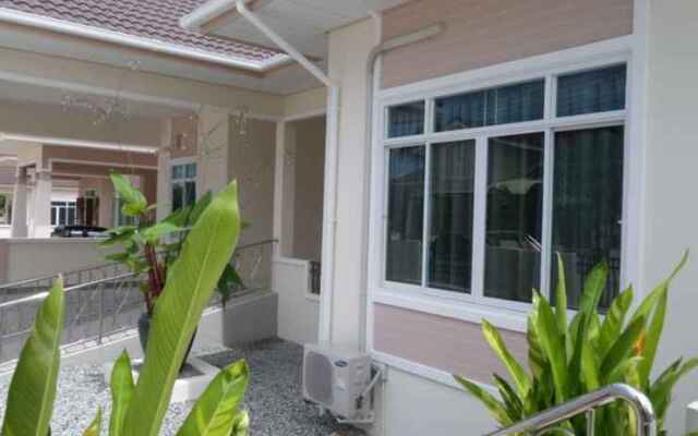 Siam Court Luxury 4 Bedroom Pool Villa Bang Sare