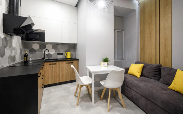 Royal apartment on Hmelnytskogo 37