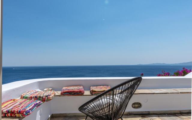 La Chapelle Est and Ouest in Tinos