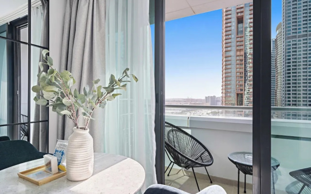 Silkhaus Goldcrest Views 2