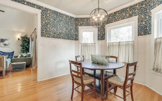 Brenham Rental w/ Deck & Yard < 1 Mi to Downtown!