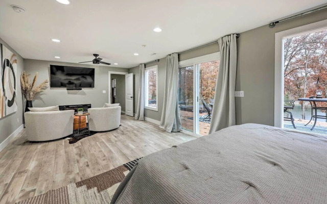 Lakefront Rogers Getaway w/ Hot Tub & Deck!