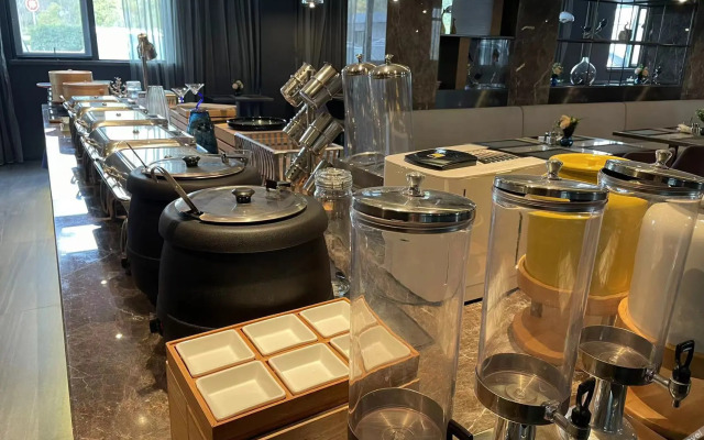 Orange Hotel  (Shanghai Hongqiao Railway Station Store)