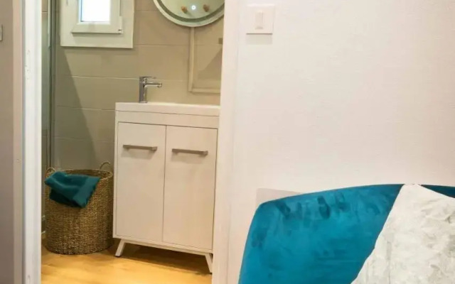 Le Petit Berdis (Adults Only)