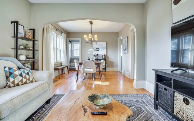 Walk to Beach + Lake Nokomis: Minneapolis Home!