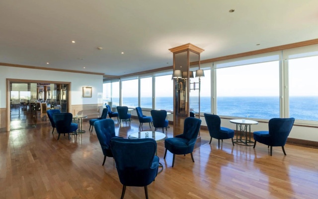 Carcavelos Beach Hotel