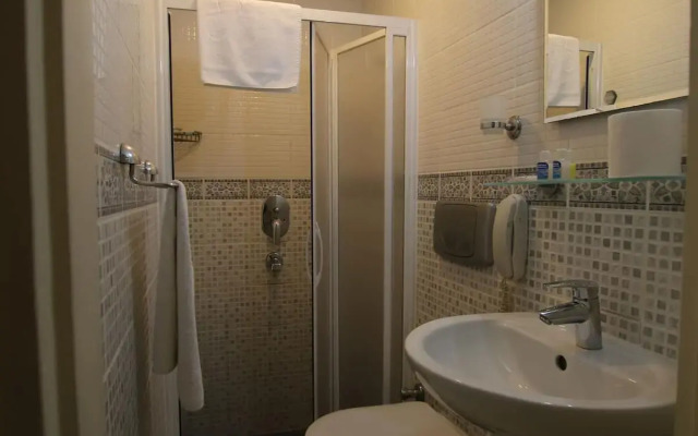 Artemis Hotel
