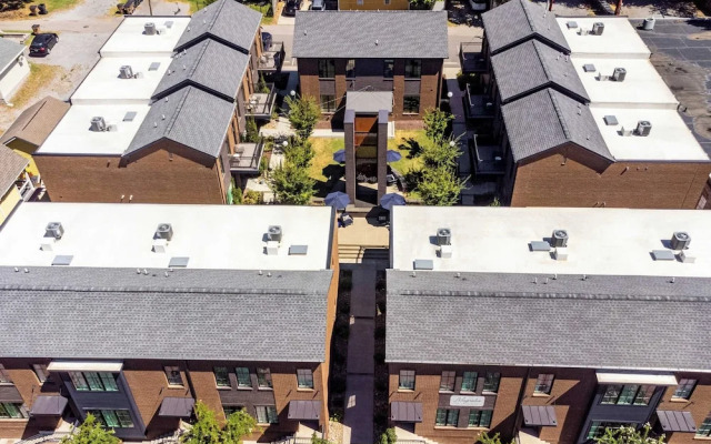 The Magnolia 2 by Avantstay Germantown Balcony