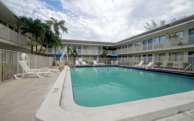 Motel 6 Dania Beach