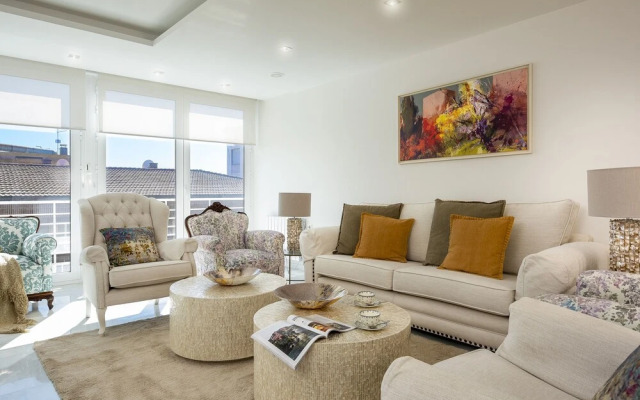 Beutiful & Spacious 3Bd Apartm in Prime Location. Recogidas