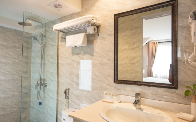 Dinh Elegant Hanoi Hotel