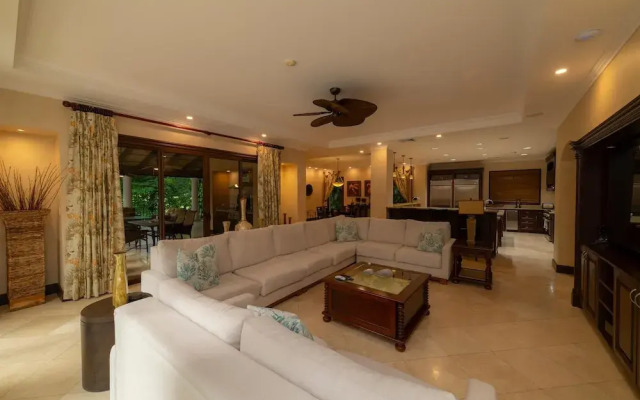 - Casa Zafiro 7 Bedrooms Private Pool