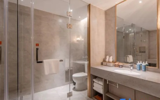 Haining Yanguan Maison New Century Resort Hotel