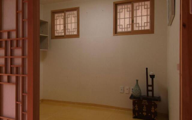 Moon Hanok Guesthouse