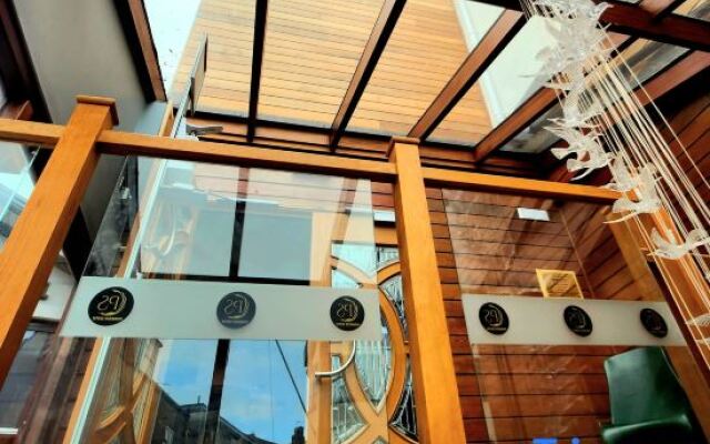 Pinnacle Suites