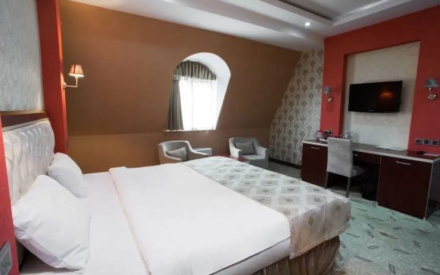 Grand Hotel