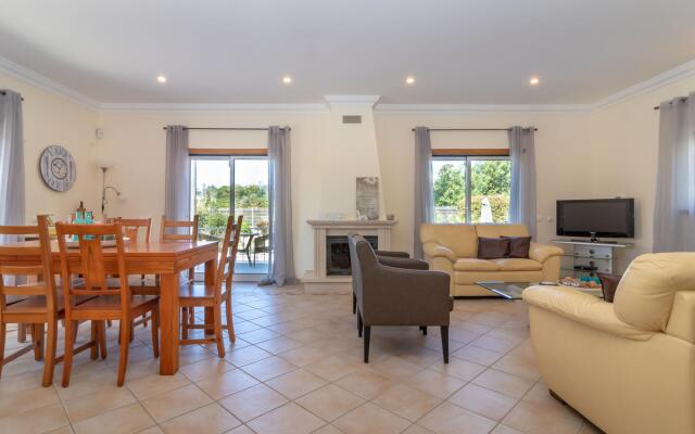 Luxury Villa in Albufeira With Heated Private Pool