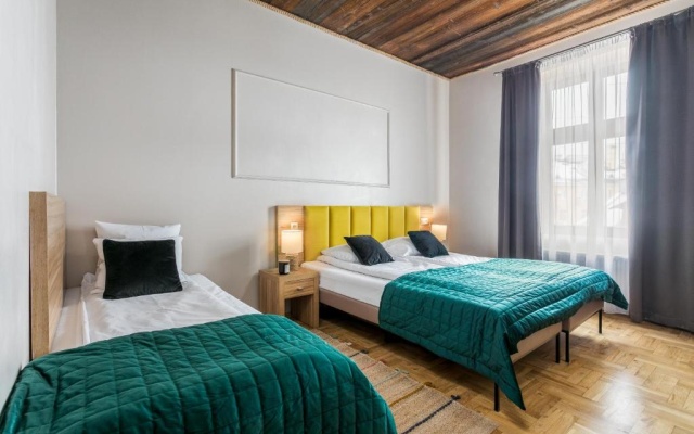 Deluxe Twin room (sofa and twin beds)