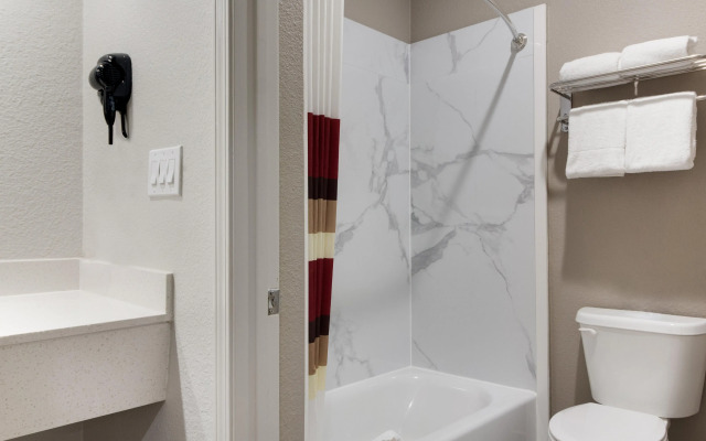 Red Roof Inn Plus+ Galveston - Beachfront