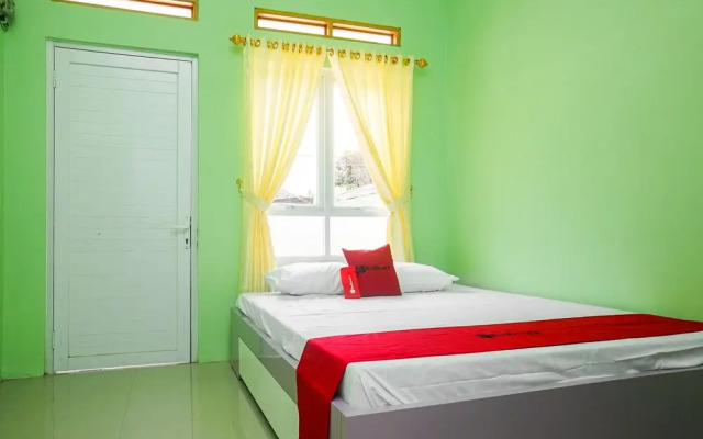 RedDoorz Syariah near Gor Panatayuda