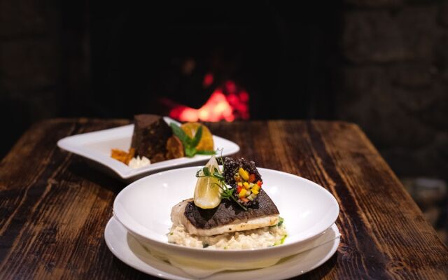 Woodenbridge Hotel & Lodge