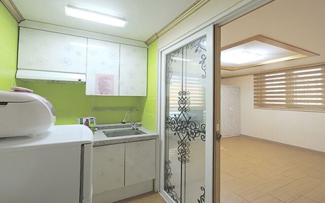 Daecheon Mama Pension