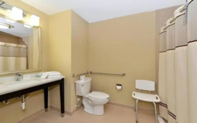 Quality Suites Nashville Airport